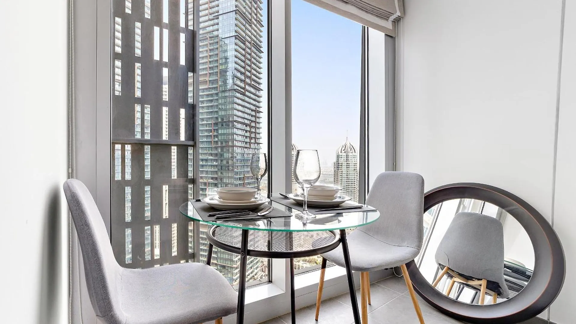 Classic Vintage Charm - 2Br In Cayan Dubai Marina Apartment